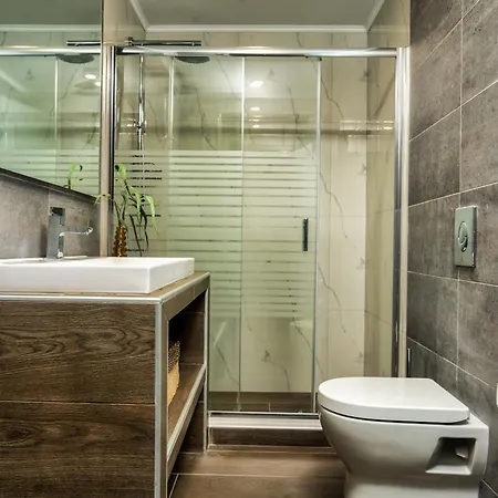 Violet Front Private * Лаганас