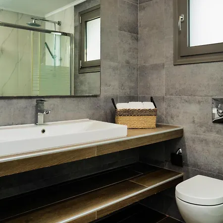 Violet Front Private Лаганас