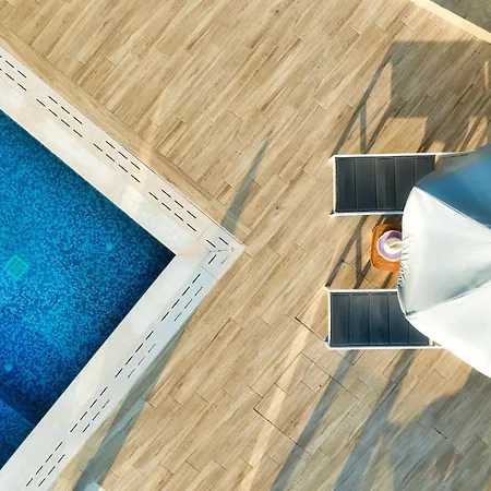 Violet Front Private *