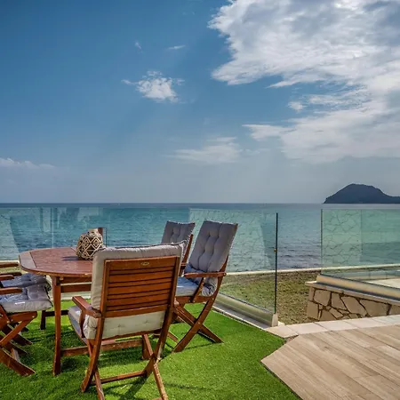 Villa Violet Front Private