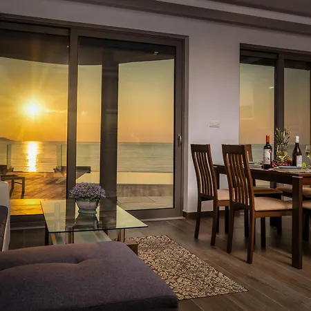 Vilă Violet Front Private Laganas