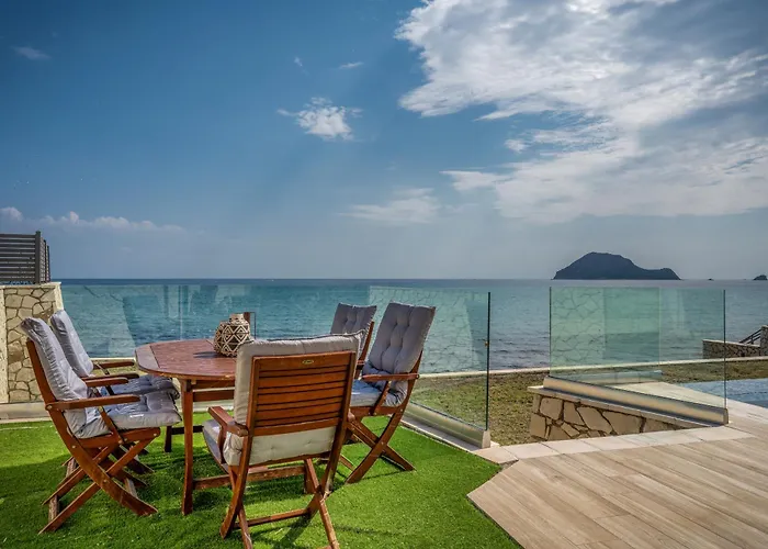 Villa Violet Front Private