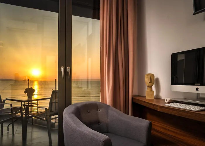 Violet Front Private